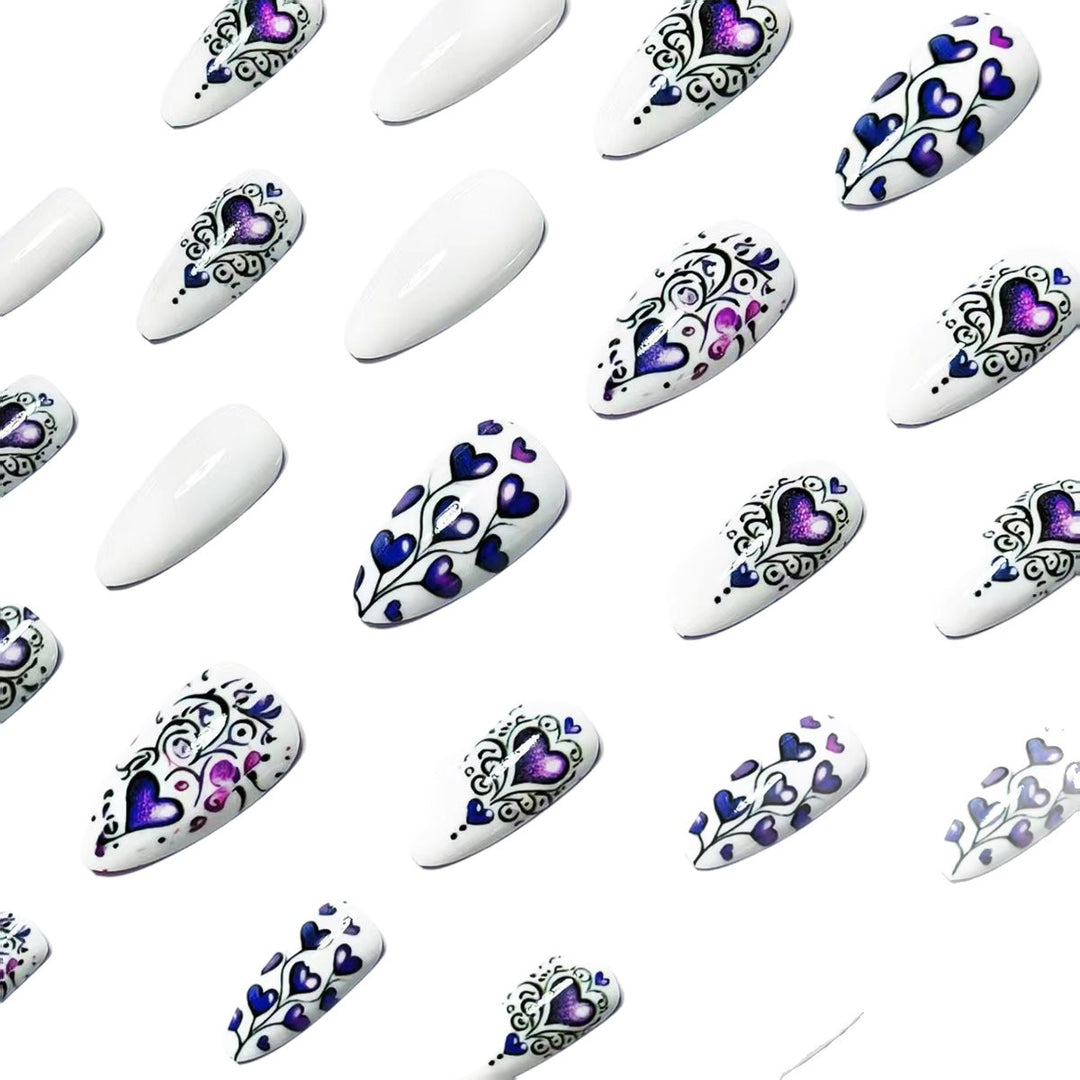 Artificial nails with romantic heart design Stornfield