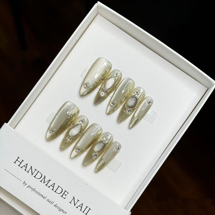 Handmade Artistic Press-On Nail Set with Elegant Pearl Accents