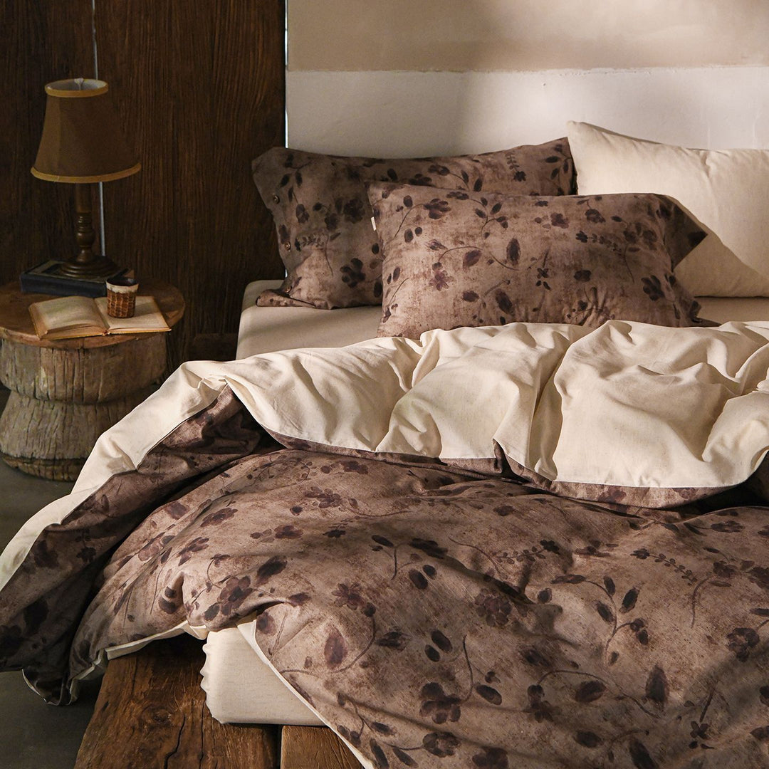 Luxurious bedding set made of cotton satin with floral watercolor pattern reversible duvet cover with button closure and pillowcases