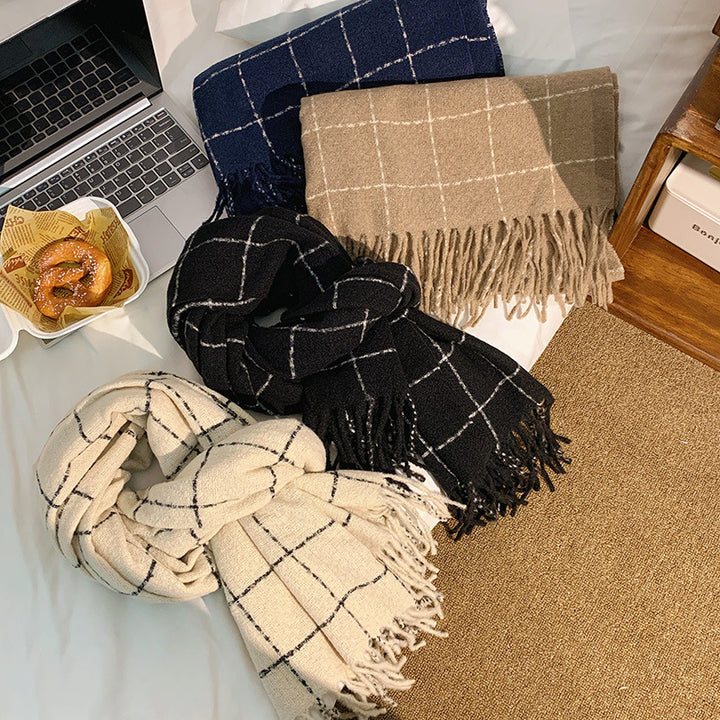 Cozy and Stylish Blanket with Fringes Stornfield