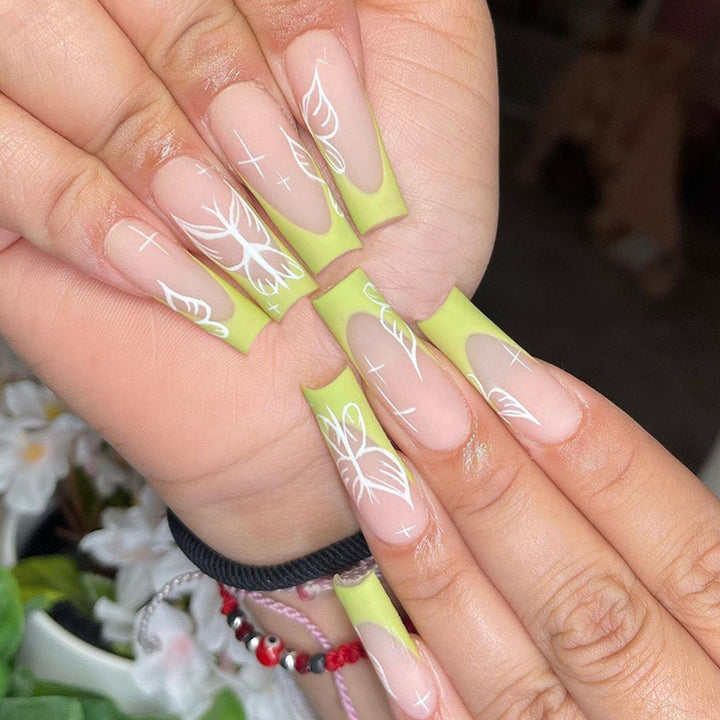 Artificial nail art in floral design Stornfield
