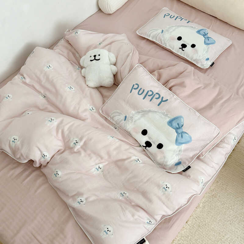 Bedding set with quilted blanket and cute dog designs