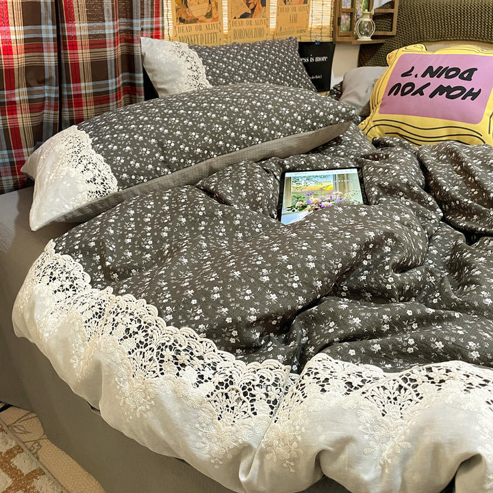 Floral Patterned Bedding Set