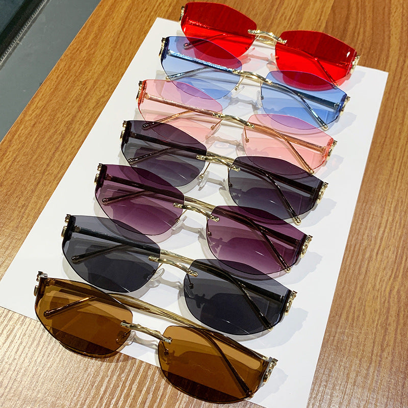 Women's fashionable sunglasses with innovative checkered design Stornfield