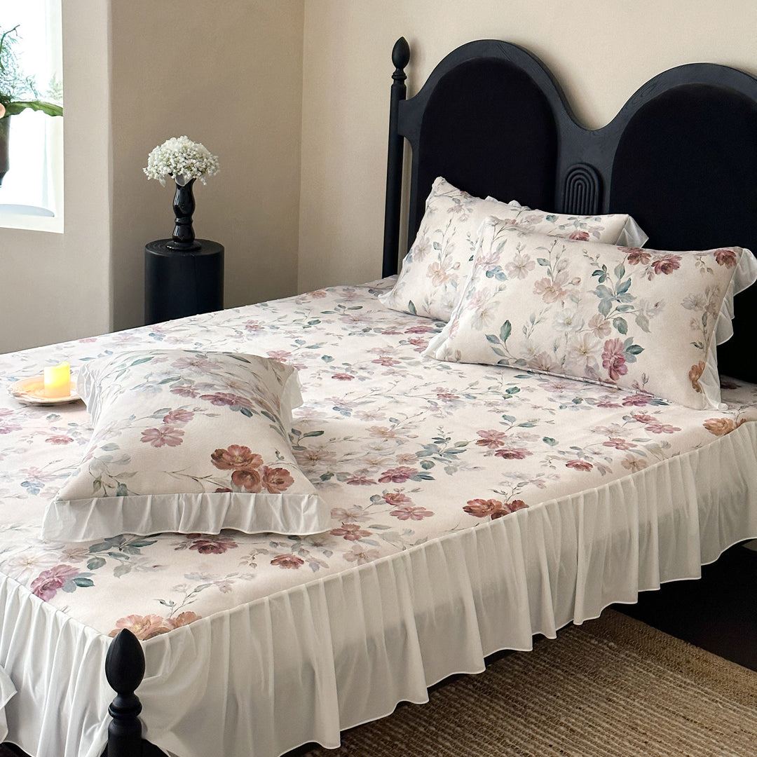Luxurious bedding set with ruffled hem, fitted sheet and pillowcases