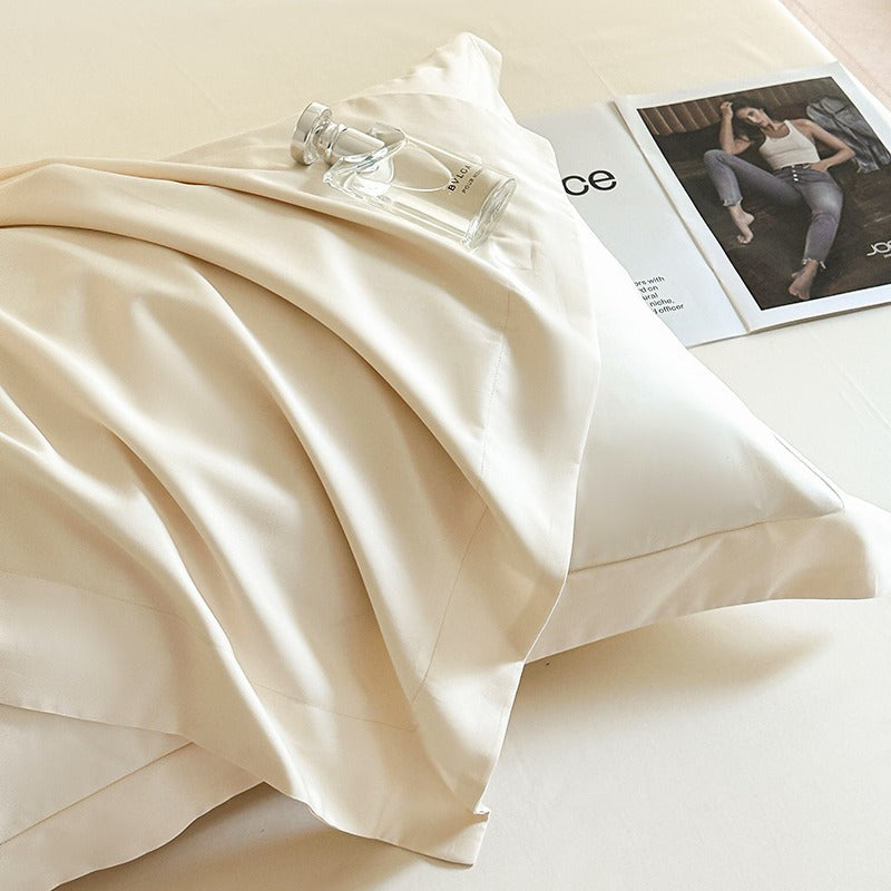 Luxurious silk-soft pillowcase made of satin with anti-wrinkle effect
