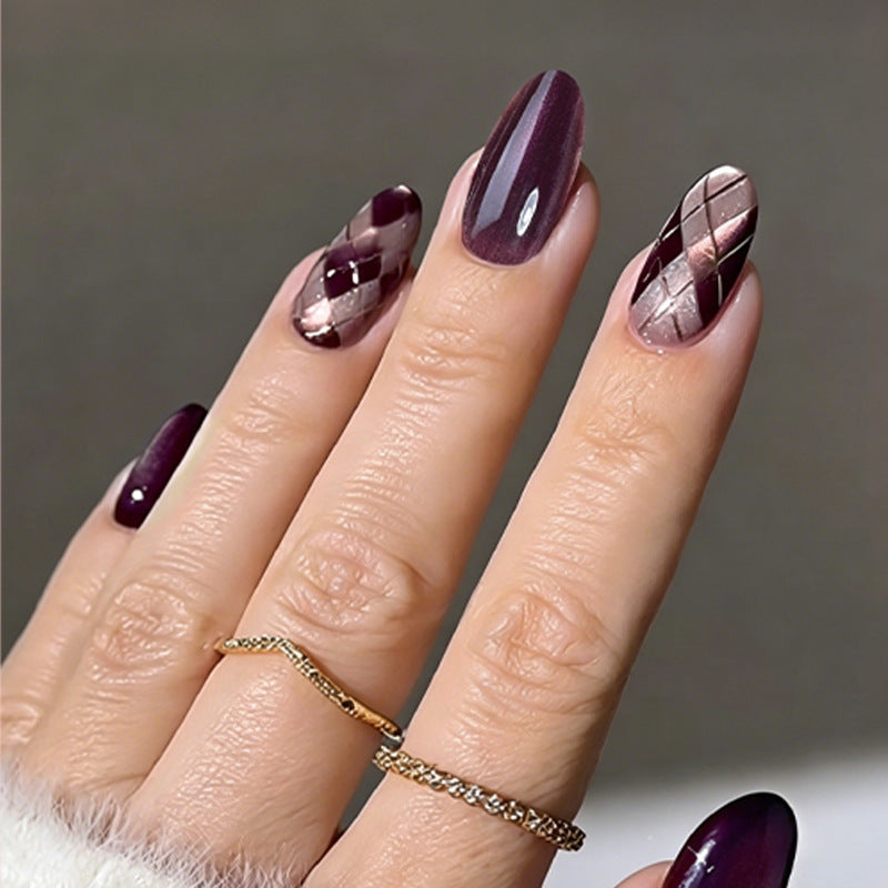 Artificial nail set with stylish geometric and elegant accents Stornfield