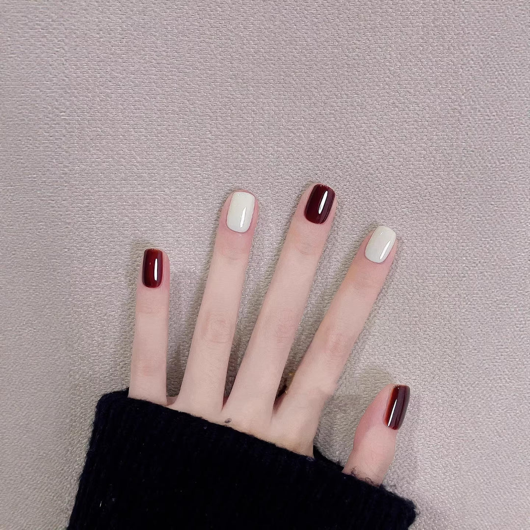 Glossy Press-On Nail Set with Artistic Color Contrast