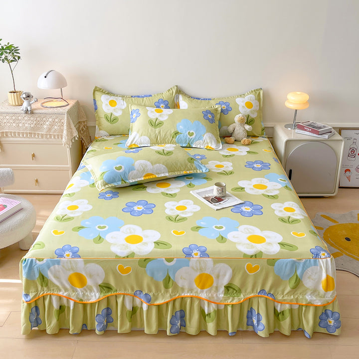 Floral Patterned Bedspread with Ruffled Edge