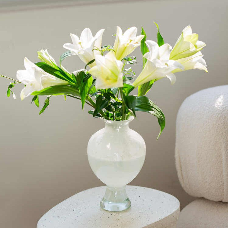 Decorative Handblown Ombre Bulb-on-Pedestal Glass Accent Vase Stornfield