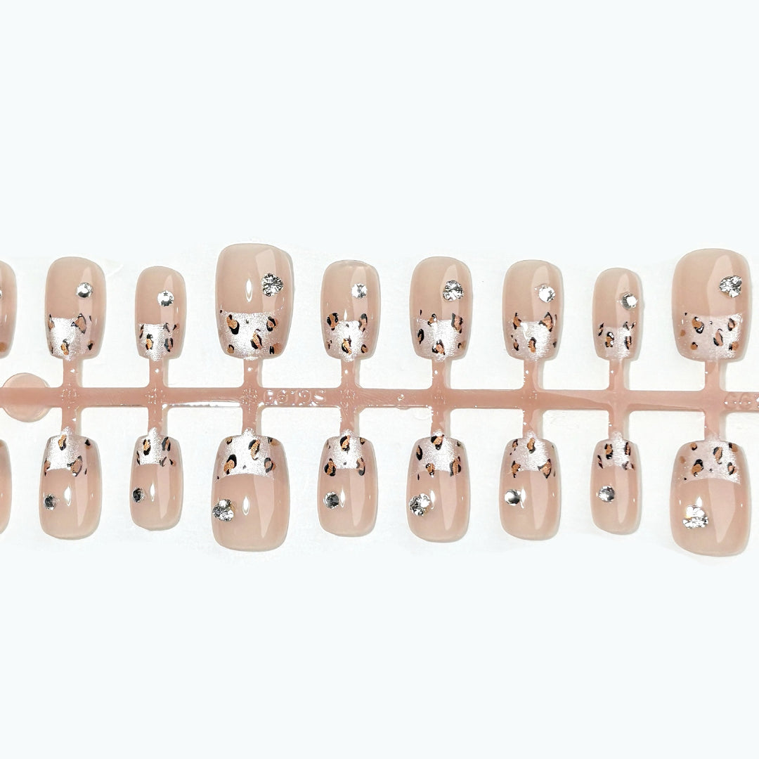 Stylish Leopard Print Press-On Nail Set