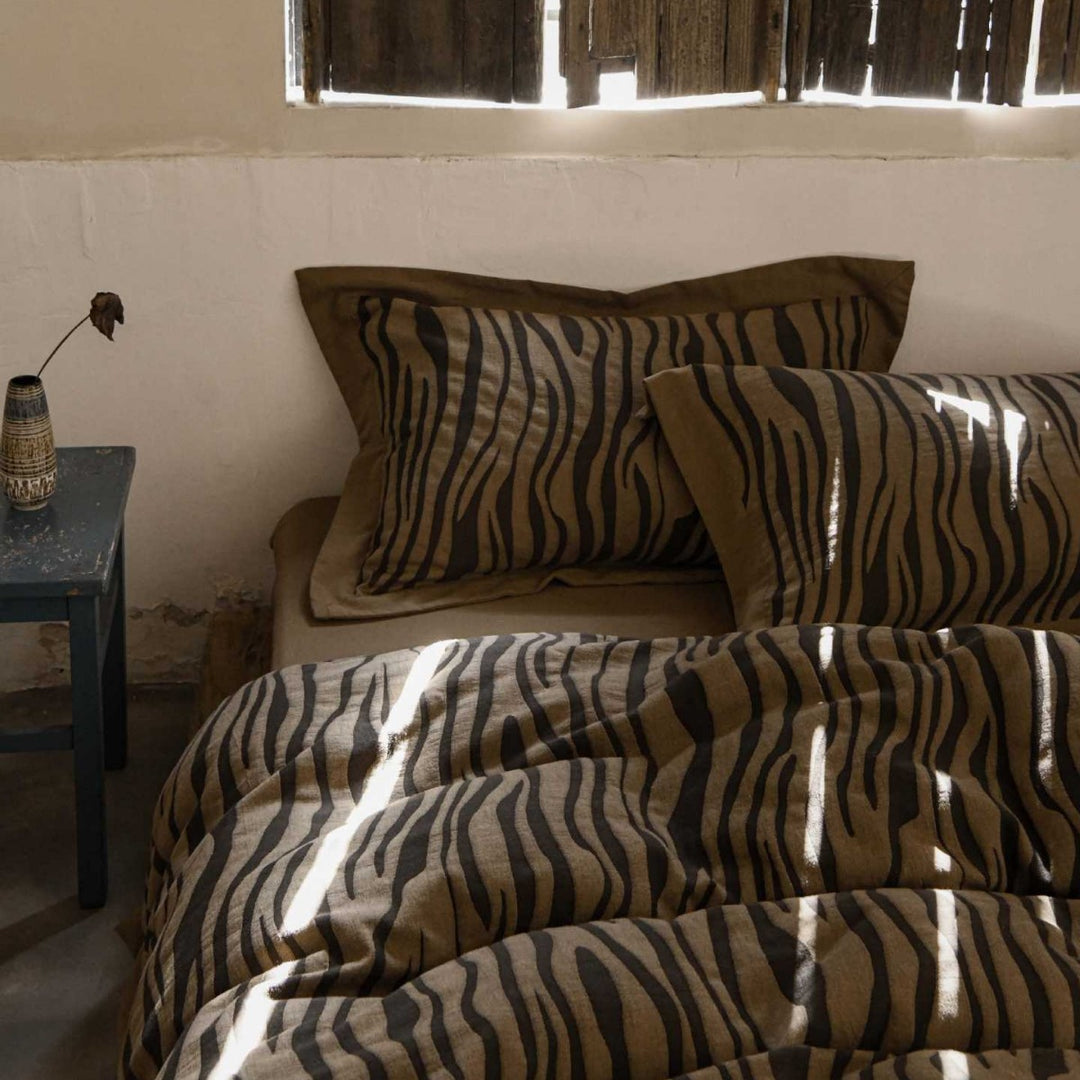 Zebra-Print Reversible Linen-Blend Duvet Cover Set with Pillow Shams