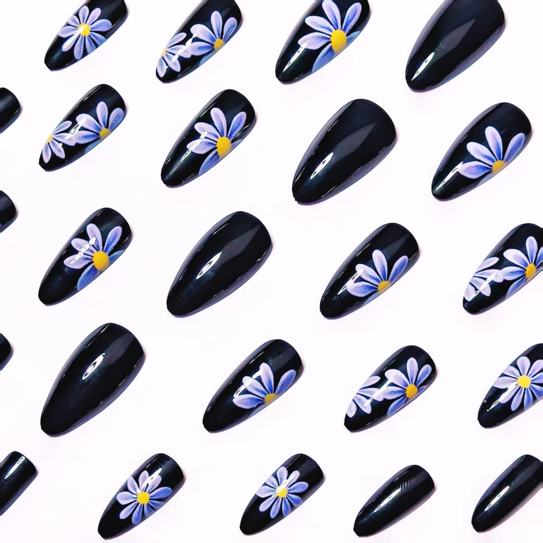 Artificial nails with floral patterns and elegant design Stornfield