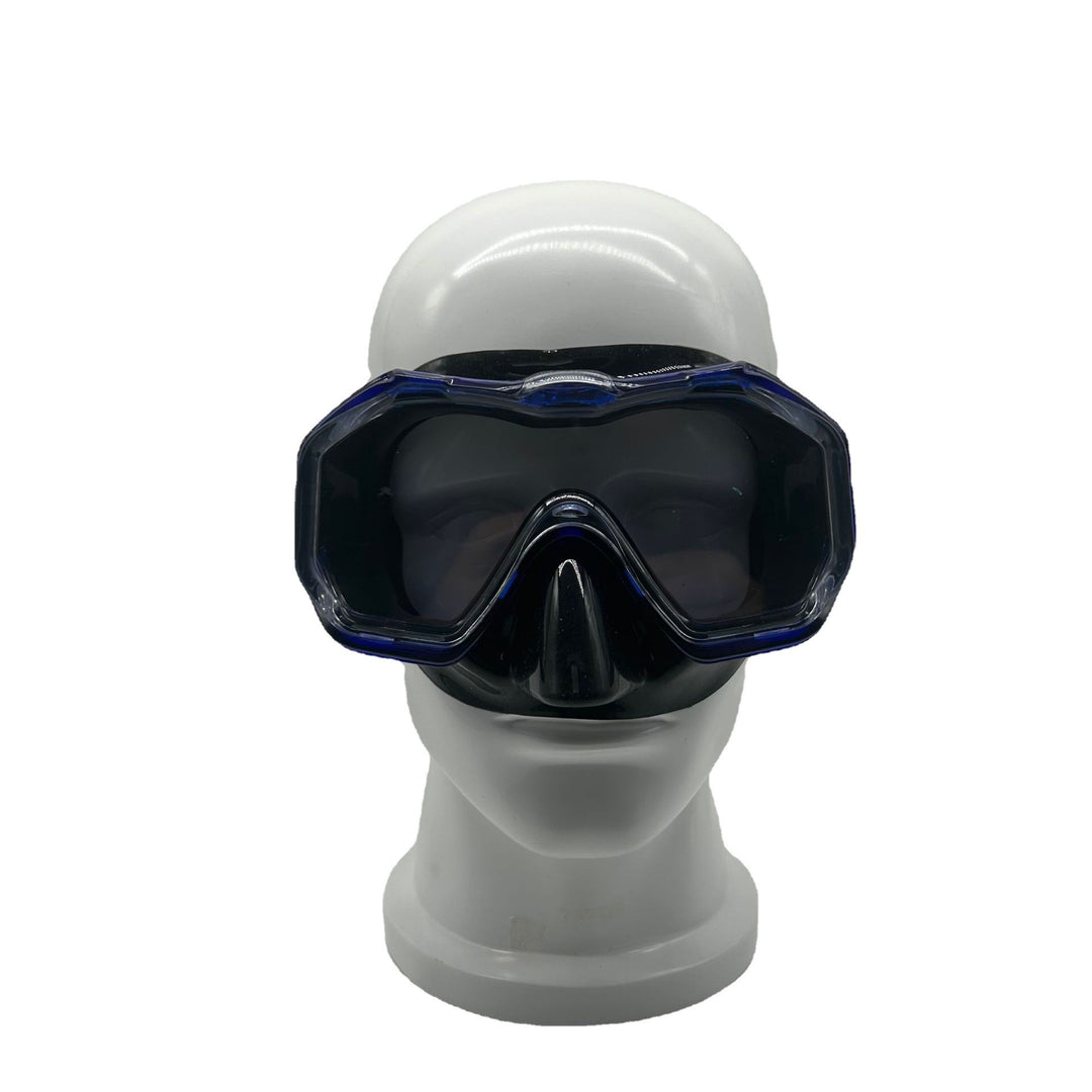 Diving mask with wide field of vision and anti-fog technology Stornfield