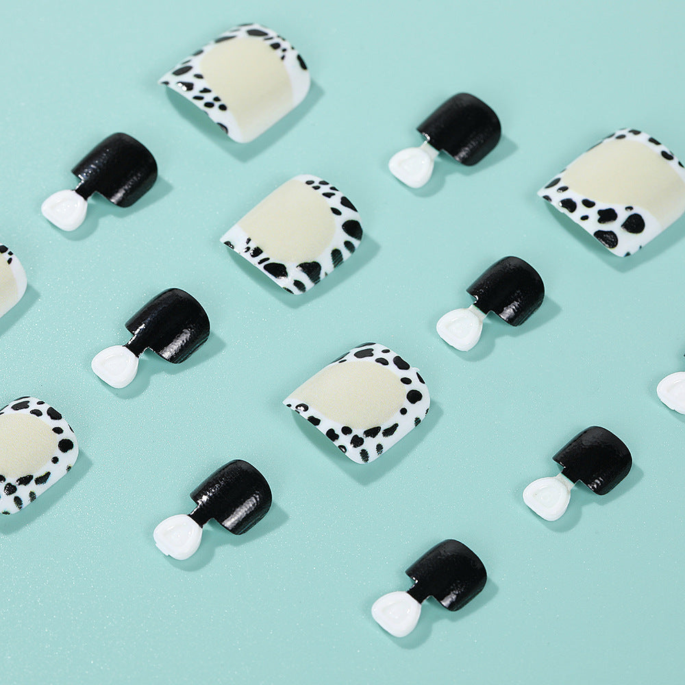 Stylish animal print artificial nails Stornfield