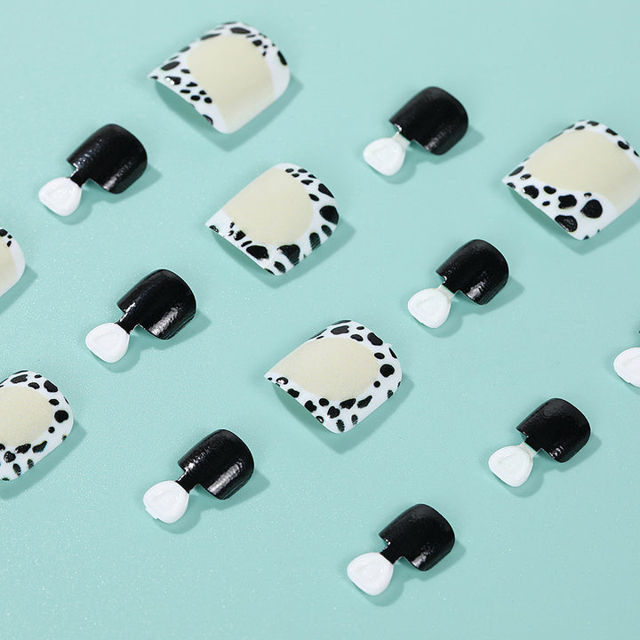 Stylish animal print artificial nails Stornfield