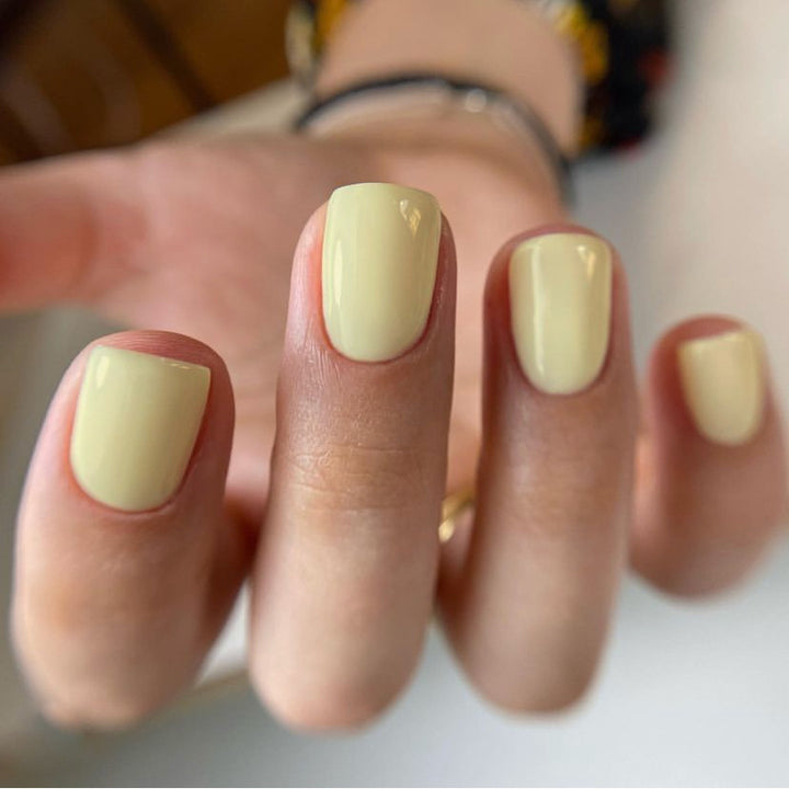 Glossy Press-On Nail Set with Elegant Design Stornfield