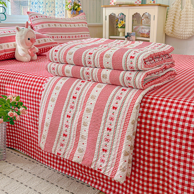 Charming Vintage Style Quilt Set