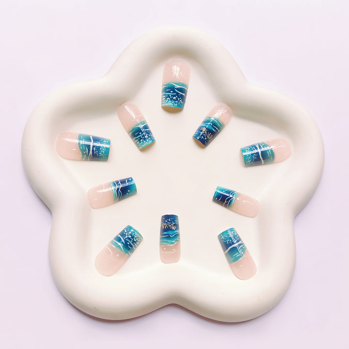 Nail art with creative ocean waves design Stornfield