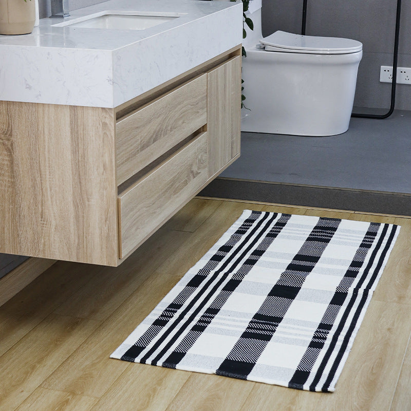 Robust flat-woven doormat for entrance area with check pattern and anti-slip back