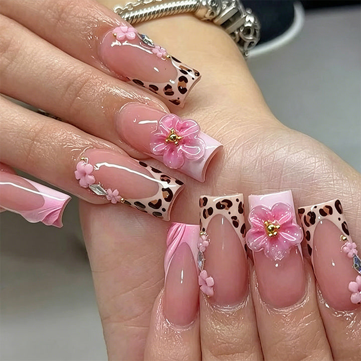 Artistic Nail Tips with Autumn Motifs Stornfield