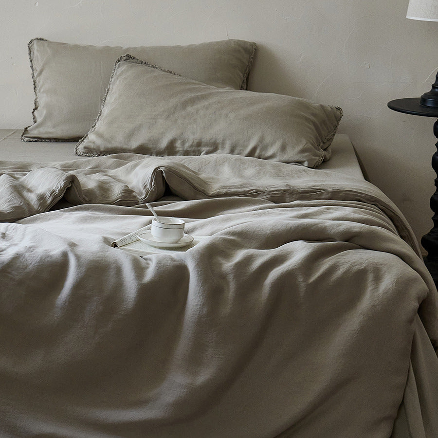 Linen bedding set with ruffled hem