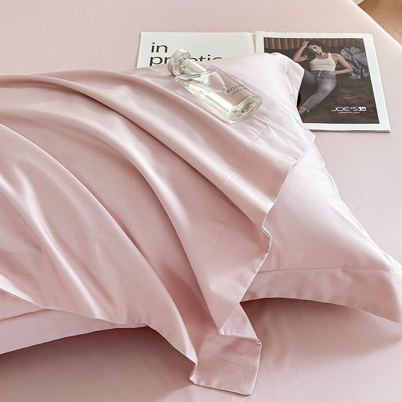 Luxurious silk-soft pillowcase made of satin with anti-wrinkle effect