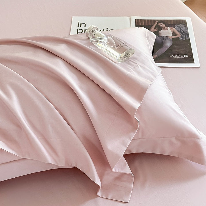 Luxurious silk-soft pillowcase made of satin with anti-wrinkle effect