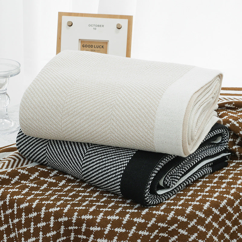 Women's Elegant Snuggle Blanket made of Soft Knit with Geometric Pattern Stornfield