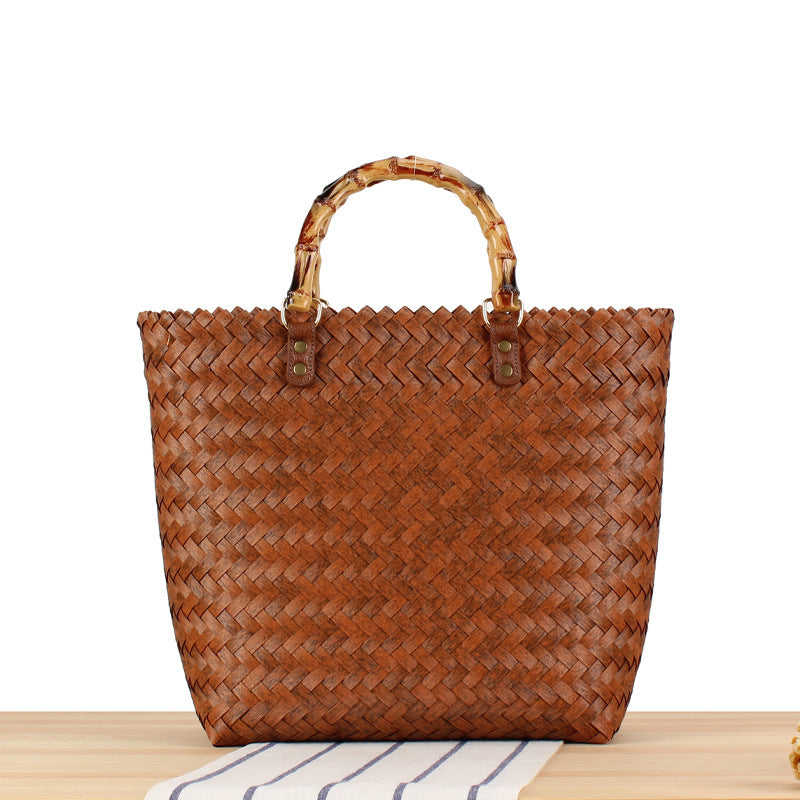 Stylish shopping bag made of braided natural material Stornfield