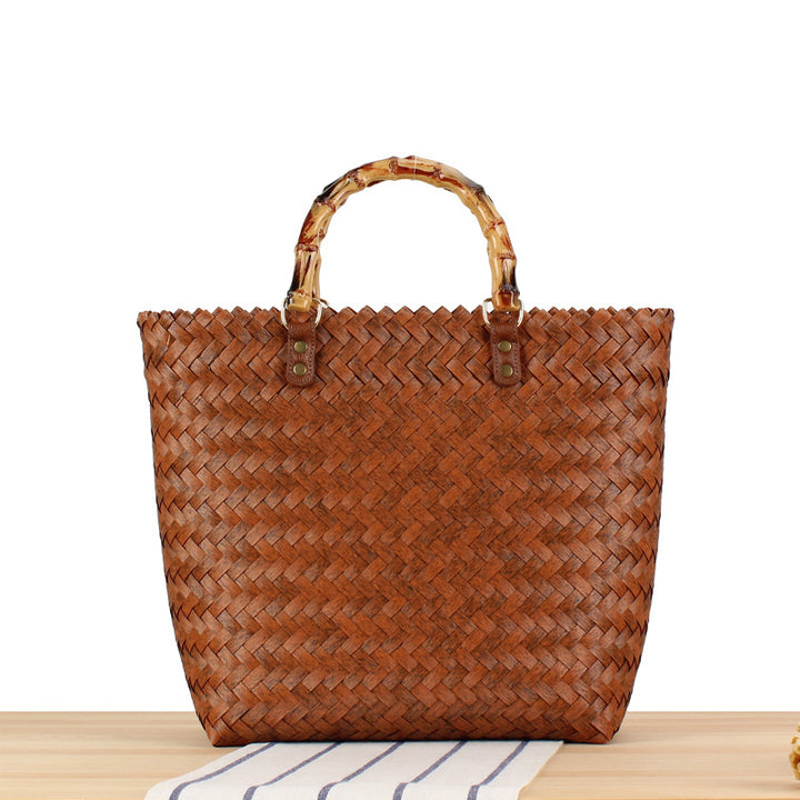 Stylish shopping bag made of braided natural material Stornfield