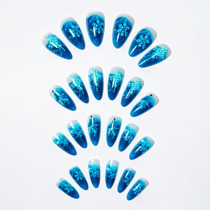 Clear nail design with glitter and snowflake motif Stornfield