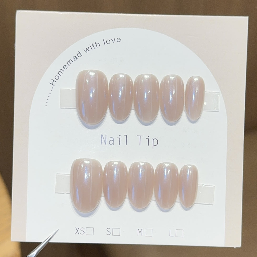 Artificial nails in a timeless elegant design Stornfield