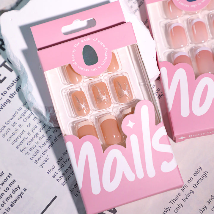 Artificial nail art with delicate floral design Stornfield