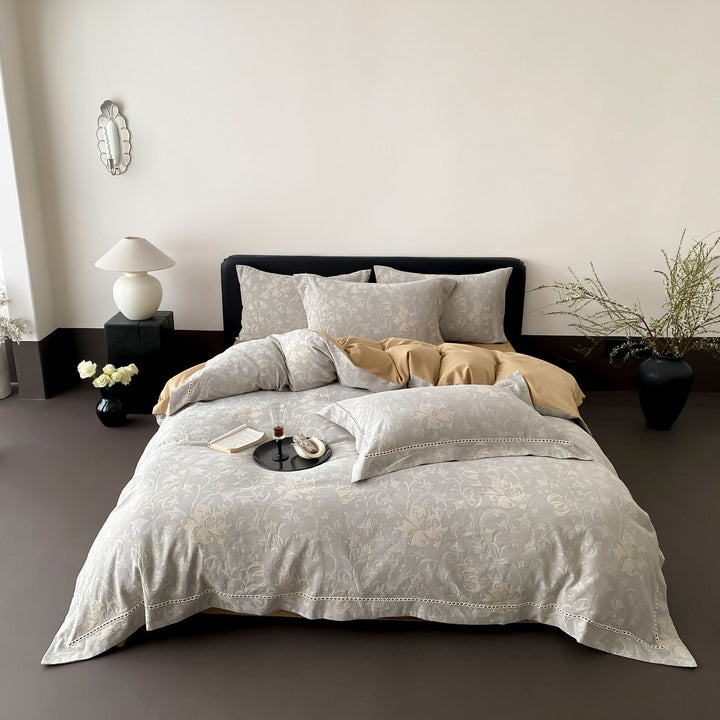Bedding set made of cotton satin with floral jacquard structure and lace trim