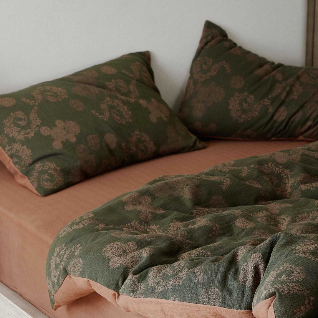 Linen-Cotton duvet cover set with paisley jacquard and reversible function