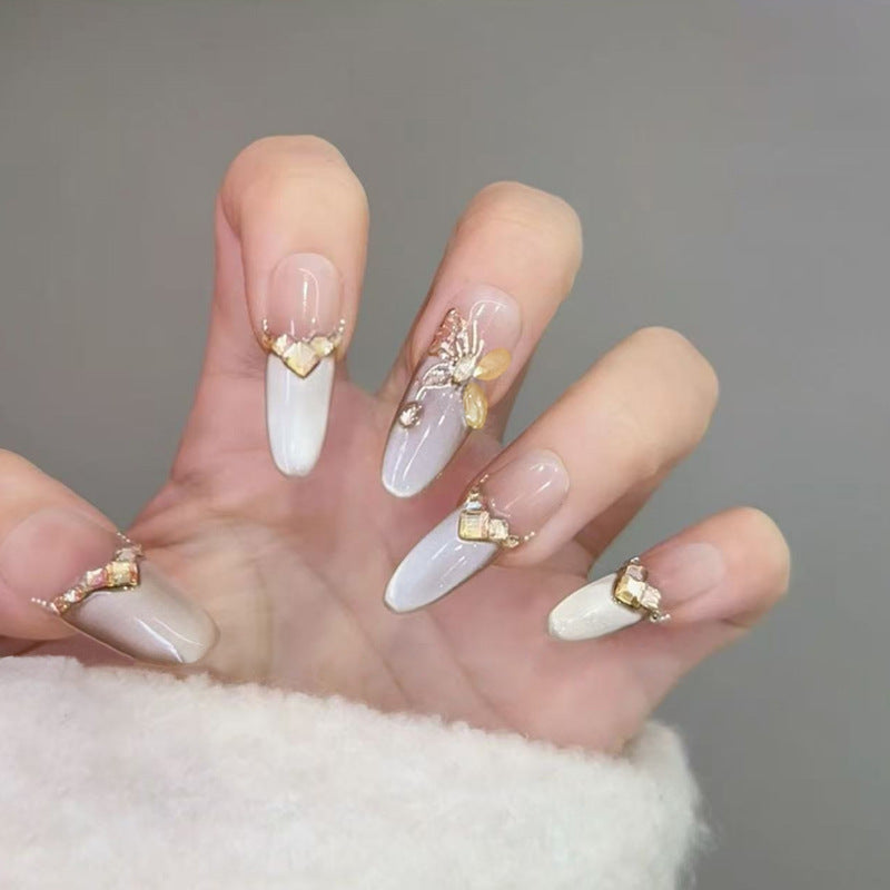 Glamorous art nails with elegant golden details Stornfield