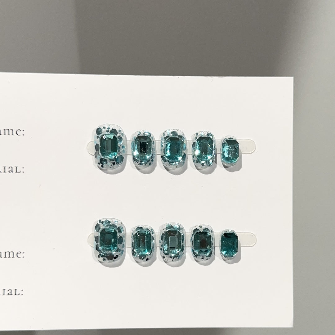 Sparkling Rhinestone 3D Press-On Nail Art