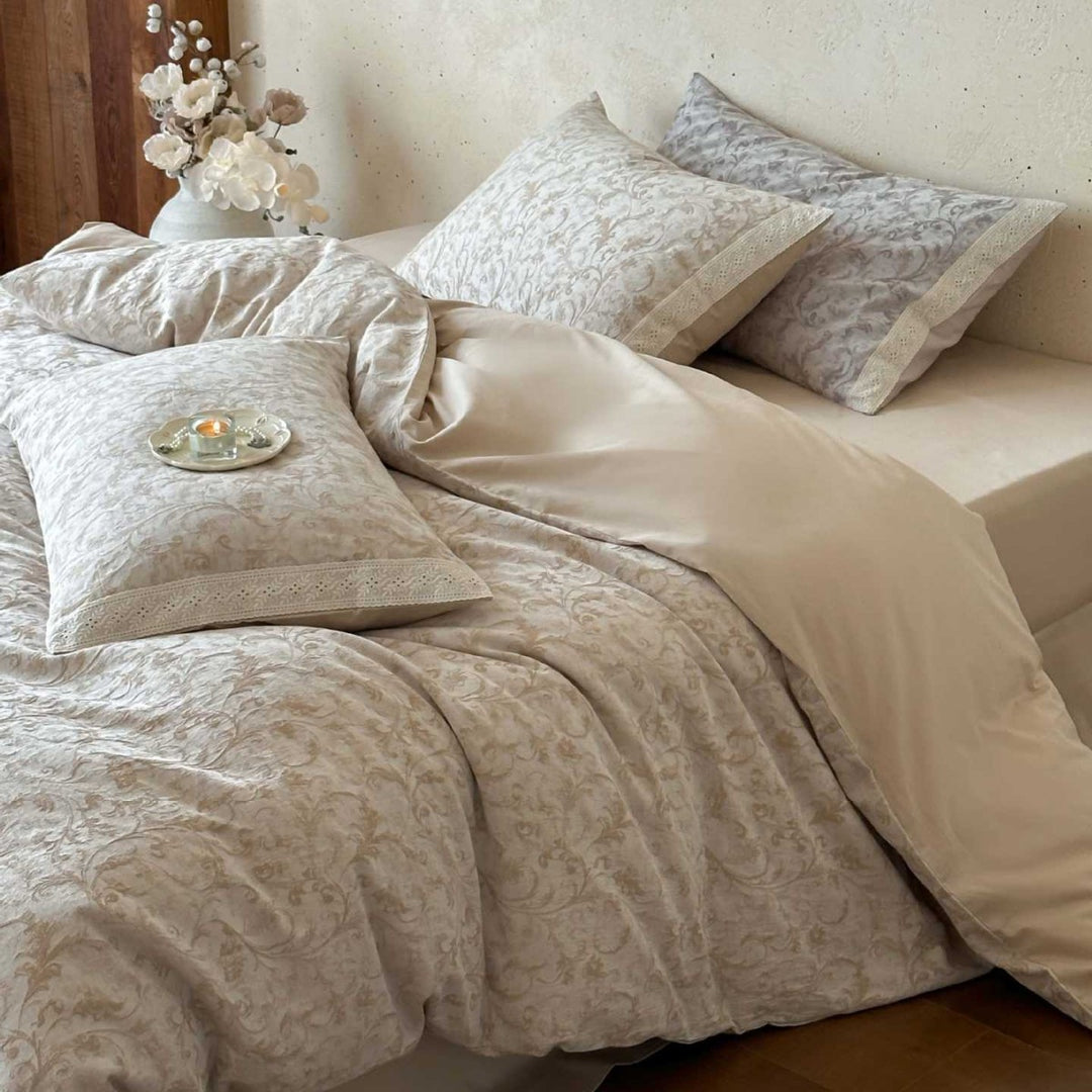 Jacquard Damask Duvet Cover Set with Hidden Closure and Corner Ties