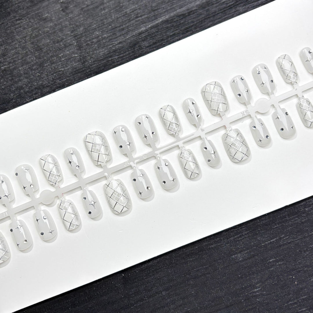 Elegant Decorative Press-On Nail Set 1790745582