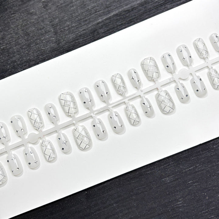 Elegant Decorative Press-On Nail Set 1790745582