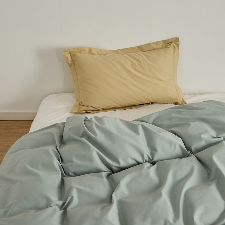Duvet cover set made of cotton percale with extra soft finish and hotel closure