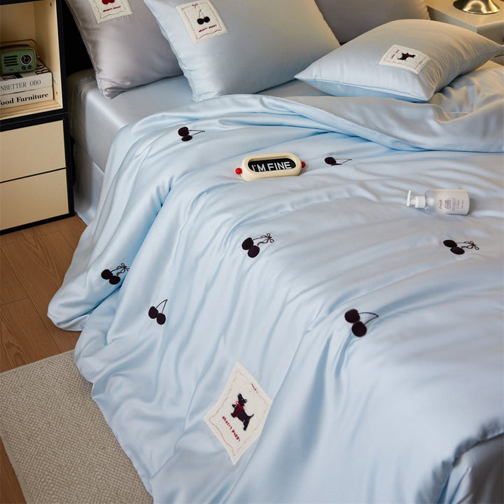 Bedding set made of cotton satin with subtle cherry embroidery and application patch