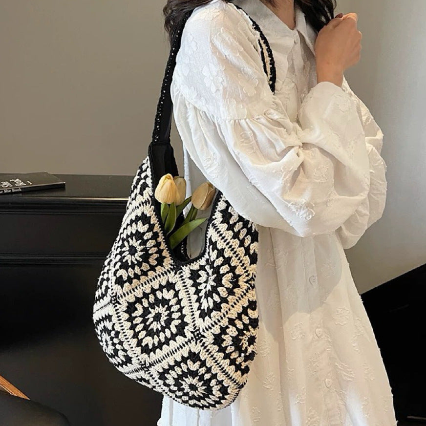 Hand-knotted shoulder bag with floral motifs Stornfield