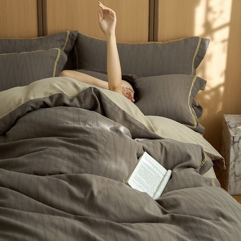 Noble cotton bedding set with structured quilting and reversible function