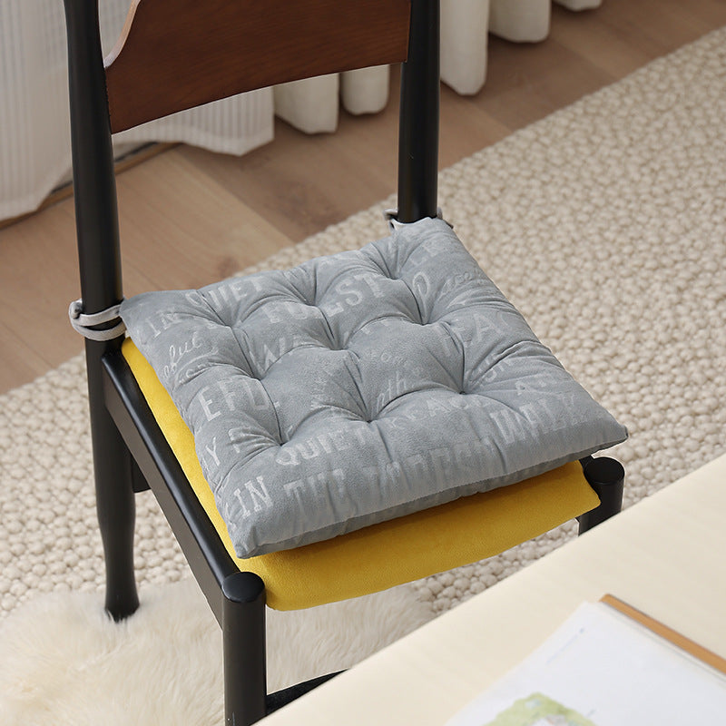Padded square seat cushion with tufting and attachment ribbons Stornfield