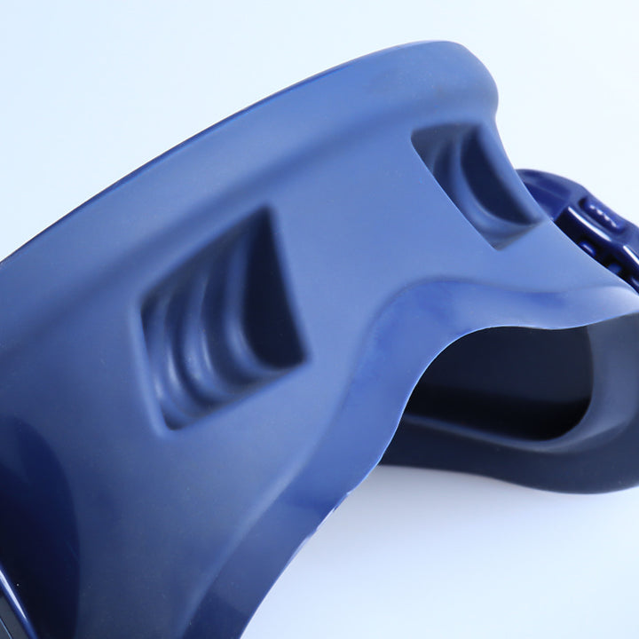 Swimming mask with ergonomic silicone sealing ring Stornfield