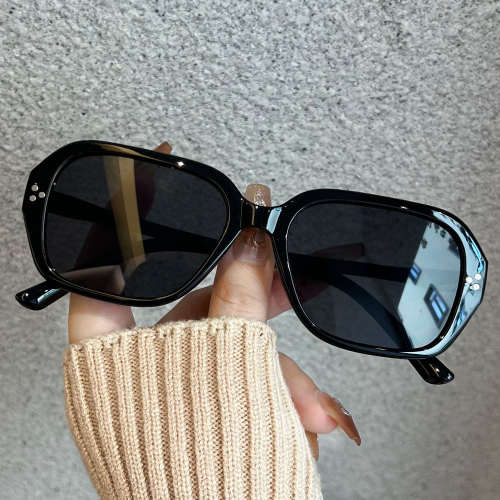 Women's fashionable oversized sunglasses in elegant design Stornfield