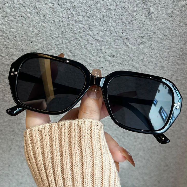 Women's fashionable oversized sunglasses in elegant design Stornfield