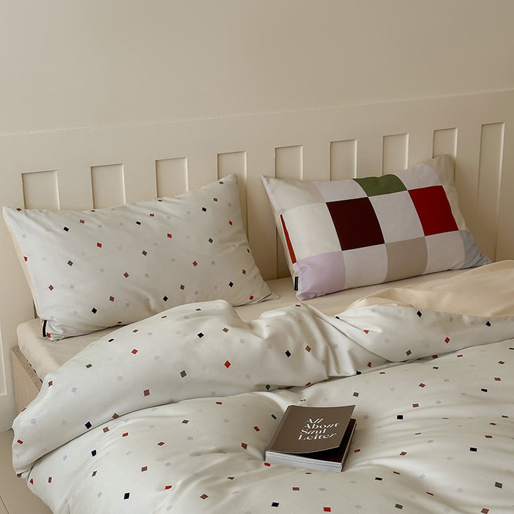 Reversible cotton satin duvet cover set with geometric square jacquard and concealed zipper
